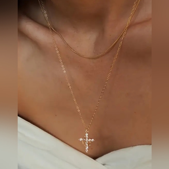 NEW Silver Cross Pendant Necklace - Picture 3 of 3